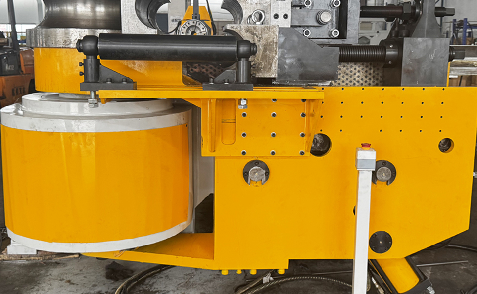 Servo-Hidrolik Kontrollü CNC L Serisi Tam Otomatik Boru Bükme Makinası Servo-Hidrolik Kontrollü CNC L Serisi Tam Otomatik Boru Bükme Makinası