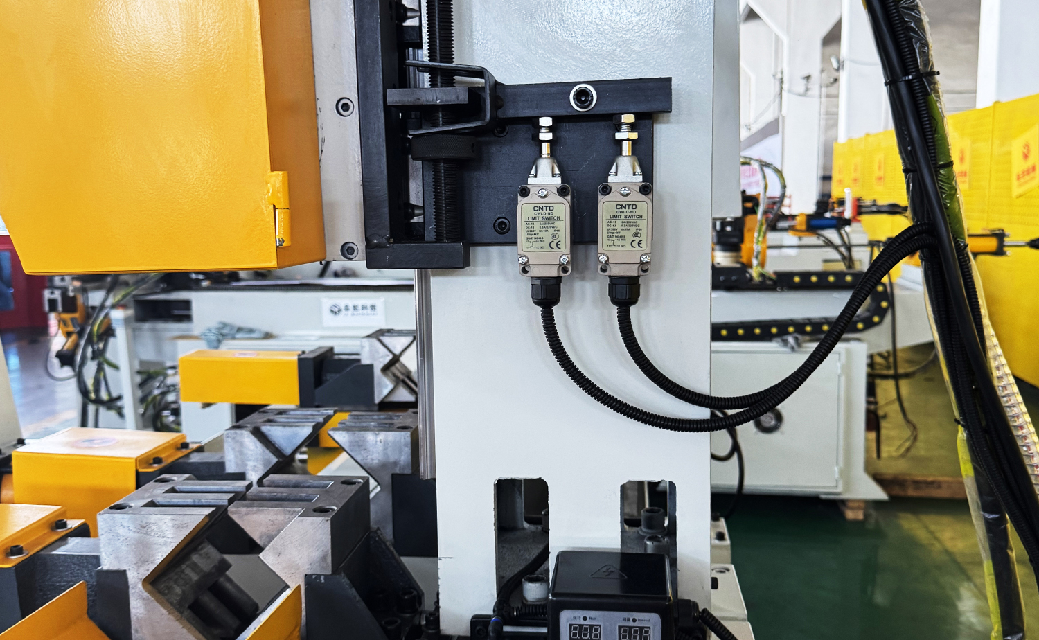 CNC Serisi Tam Otomatik Servo Beslemeli Boru Kesme Makinası
