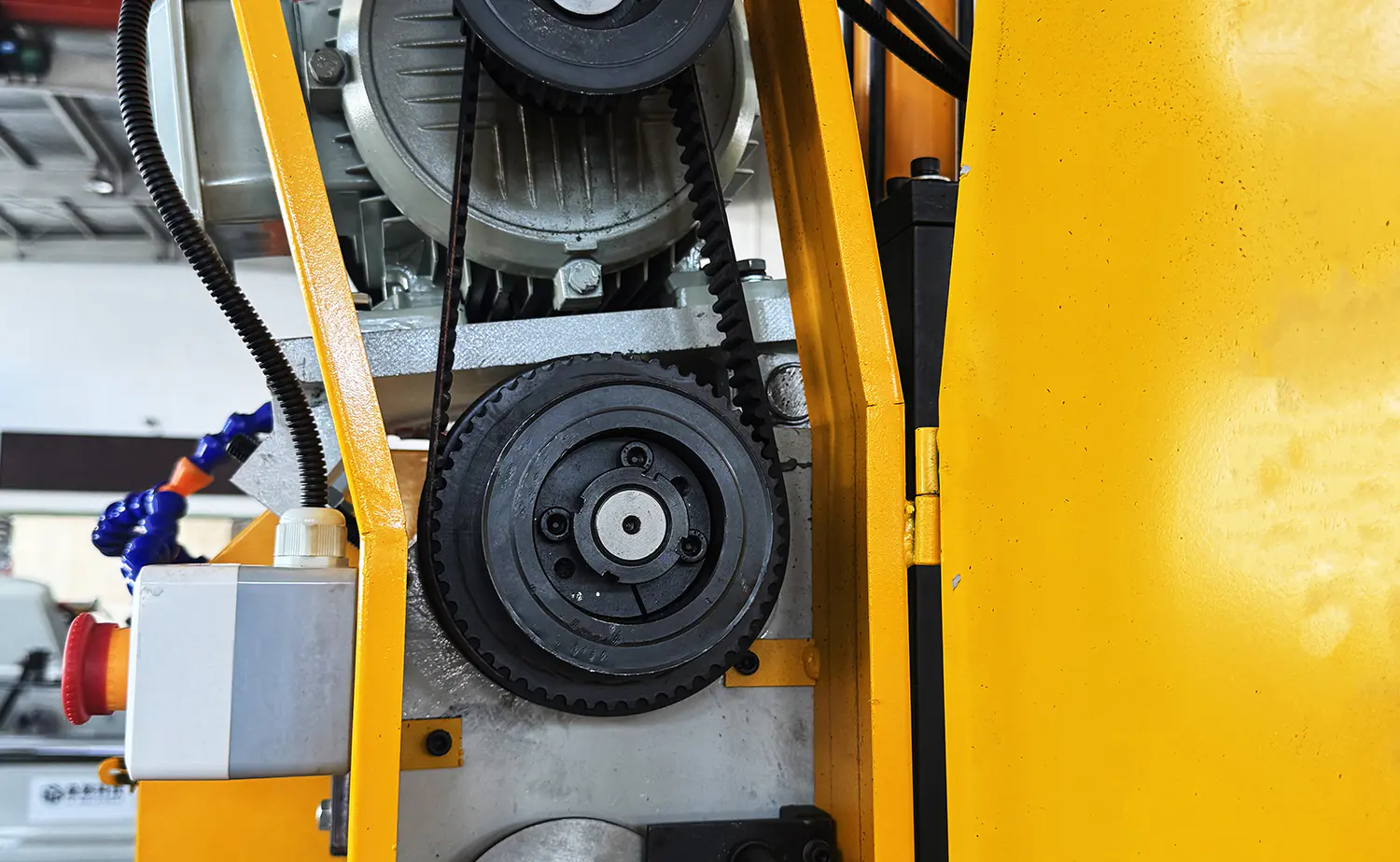 CNC Serisi Tam Otomatik Servo Beslemeli Boru Kesme Makinası