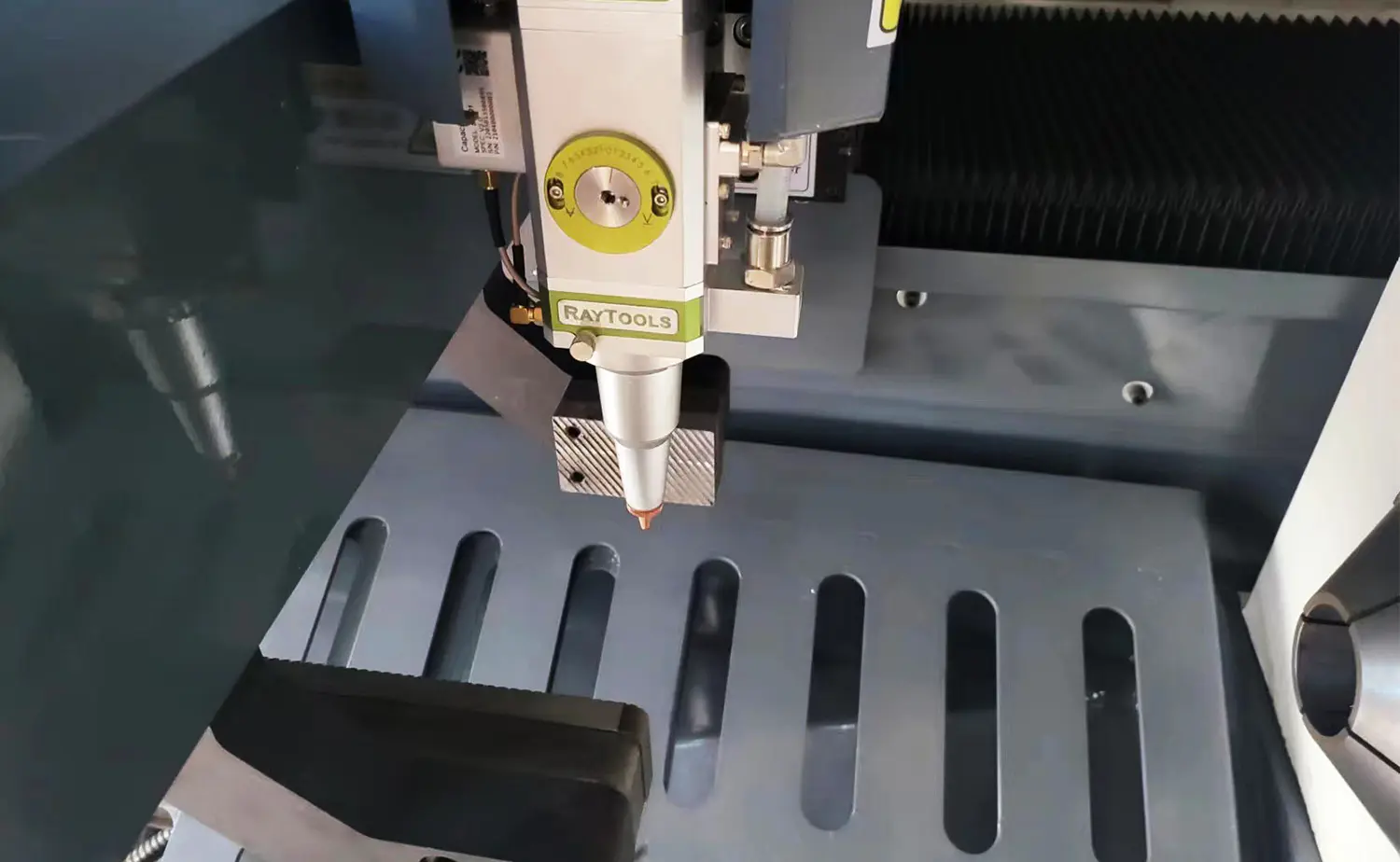 MCJG160 Yüksek Hassasiyetli Lazer Boru Kesme Makinesi MCJG160 Yüksek Hassasiyetli Lazer Boru Kesme Makinesi