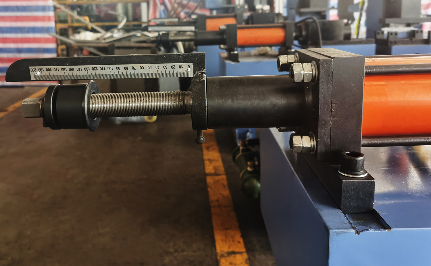 TM40 Yüksek Verimli Otomatik Tek Kafalı Boru Uç Şekillendirme Makinesi TM40 Yüksek Verimli Otomatik Tek Kafalı Boru Uç Şekillendirme Makinesi