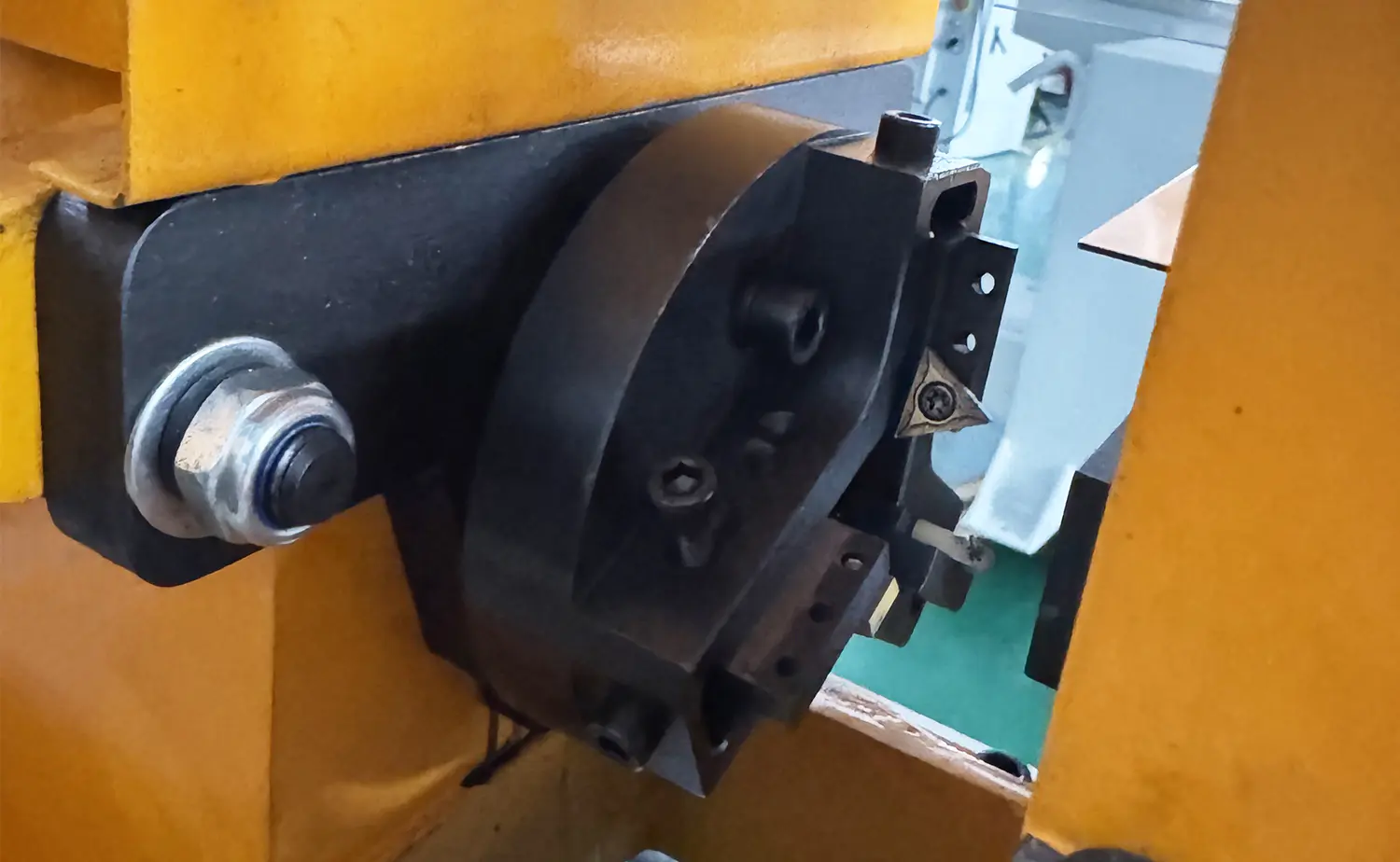 EF PV1 Serisi Hidrolik Yarı Otomatik Boru Pah Kırma Makinesi