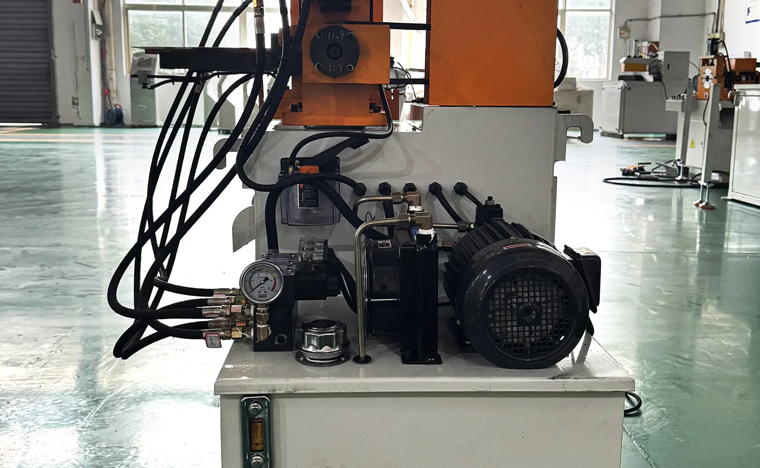 EF PV1 Serisi Hidrolik Yarı Otomatik Boru Pah Kırma Makinesi