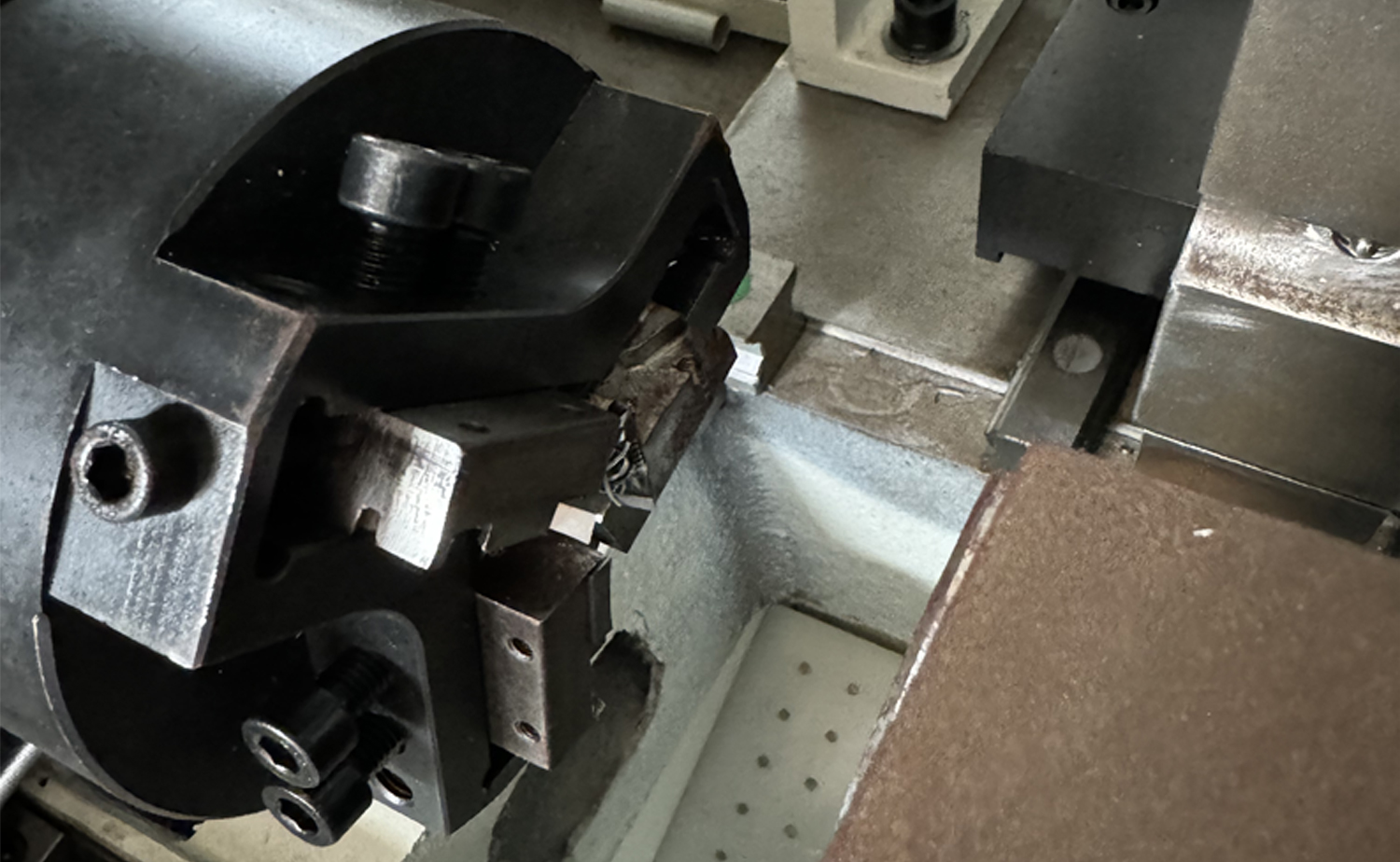 DEF680CNC Serisi Hızlı Hızlı Servo Çift Kafa Boru Pah Kırma Makinesi