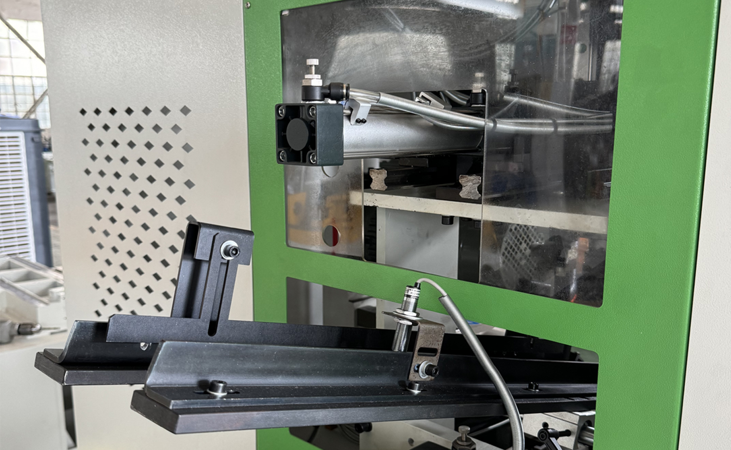 DEF680CNC Serisi Hızlı Hızlı Servo Çift Kafa Boru Pah Kırma Makinesi