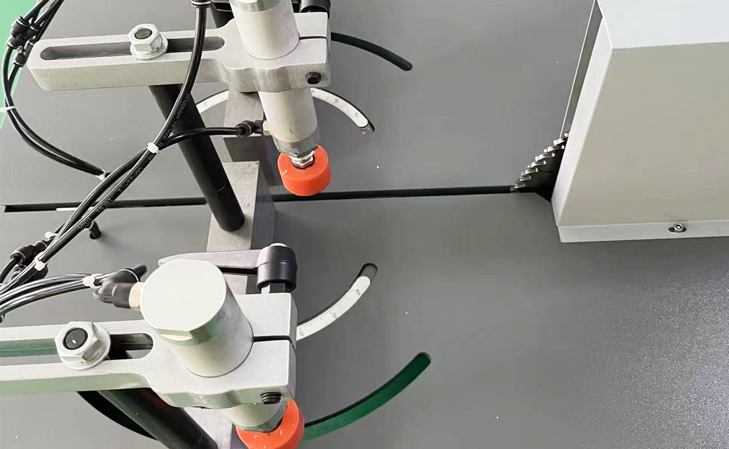 ES550 Büyük Profil ve Borular için Yarı Otomatik Alüminyum Kesim Makinası