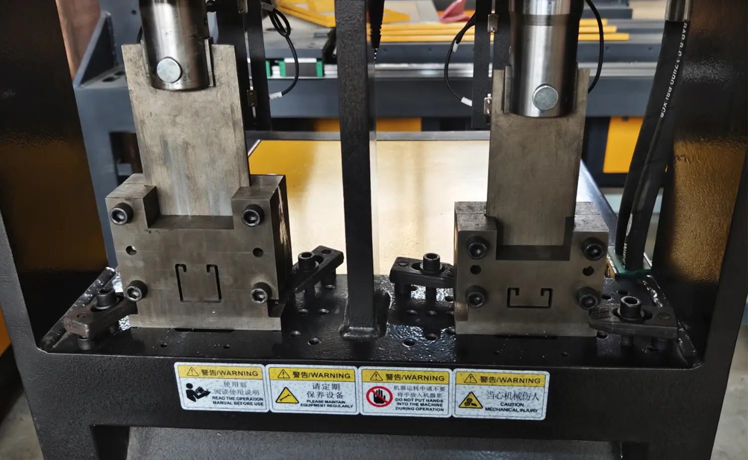 HS-P-100-2P Yarı Otomatik Delme Makinası HS-P-100-2P Yarı Otomatik Delme Makinası