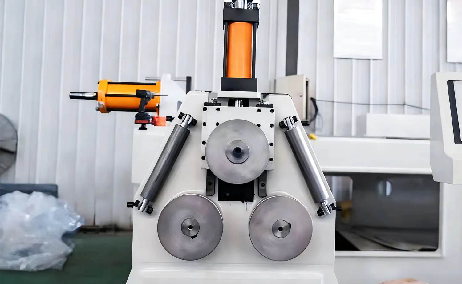 Yüksek Hassasiyetli CNC Boru Rulo Bükme Makinesi