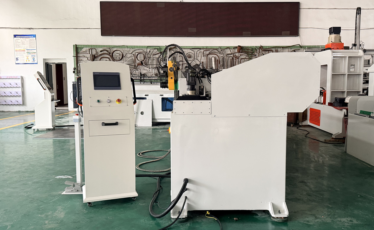 DB CNC Çift Kafa Boru Bükme Makinası DB CNC Çift Kafa Boru Bükme Makinası